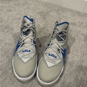 Kentucky play edition basketball shoes 1 of 1